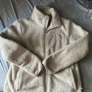 Like new, worn maybe a couple times. No pilling